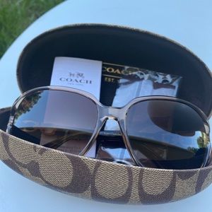 COACH KissingC Sunglasses HC8145 L948